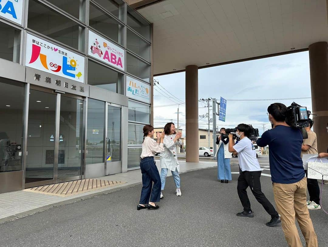 稲葉千秋さんのインスタグラム写真 - (稲葉千秋Instagram)「続きです🙌  ラストは ル・ポミエの桜田シェフが腕を奮って下さり 新山さん親子やゆいてぃさんが釣ってきた 立派な鯛とベビーホタテを使った 絶品料理を頂きました〜😋👏  ほんっとにびっくりするほど 美味しかったです❣️  最高にハッピィな時間でした⭐️  また同じメンバーでロケができたらな〜 なんて夢見てます☺️💗  他のハッピィぐるめやハッピィ珍道中も 豪華なゲストで面白かったですね〜😂🎵  ご覧くださった皆さん ありがとうございました⭐️  #ハッピィtheゴールデン  #新山千春 さん #新山もあ さん #高坂友衣 さん #ポミエ #桜田シェフ  #青森の海の幸 #ハッピィ  #オープニングの写真の躍動感 #稲葉千秋 #連投すいません」11月8日 23時10分 - chakey_15