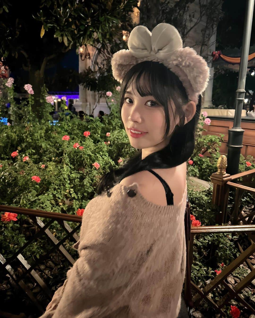 篠見星奈のインスタグラム：「. GN🐻🌹🎀  . #disney #disneysea #Shelliemay #ディズニーコーデ #篠見星奈」