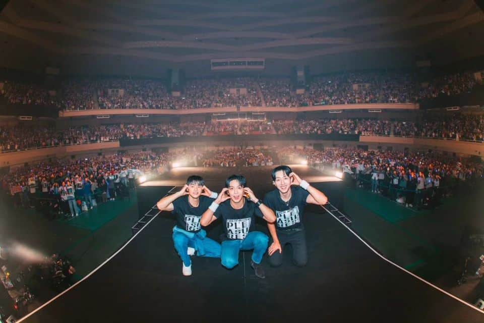 カン・ミニョクさんのインスタグラム写真 - (カン・ミニョクInstagram)「CNBLUE AUTUMN CONCERT 2023 初日ありがとうございました。 久しぶりのBUDOKANなのでいつもより盛り上がってとても しあわせでした。CNBLUEのドラマーで本当によかったです！ TOURの最後までよろしくお願いします！  #CNBLUE」11月8日 23時18分 - mr_kanggun