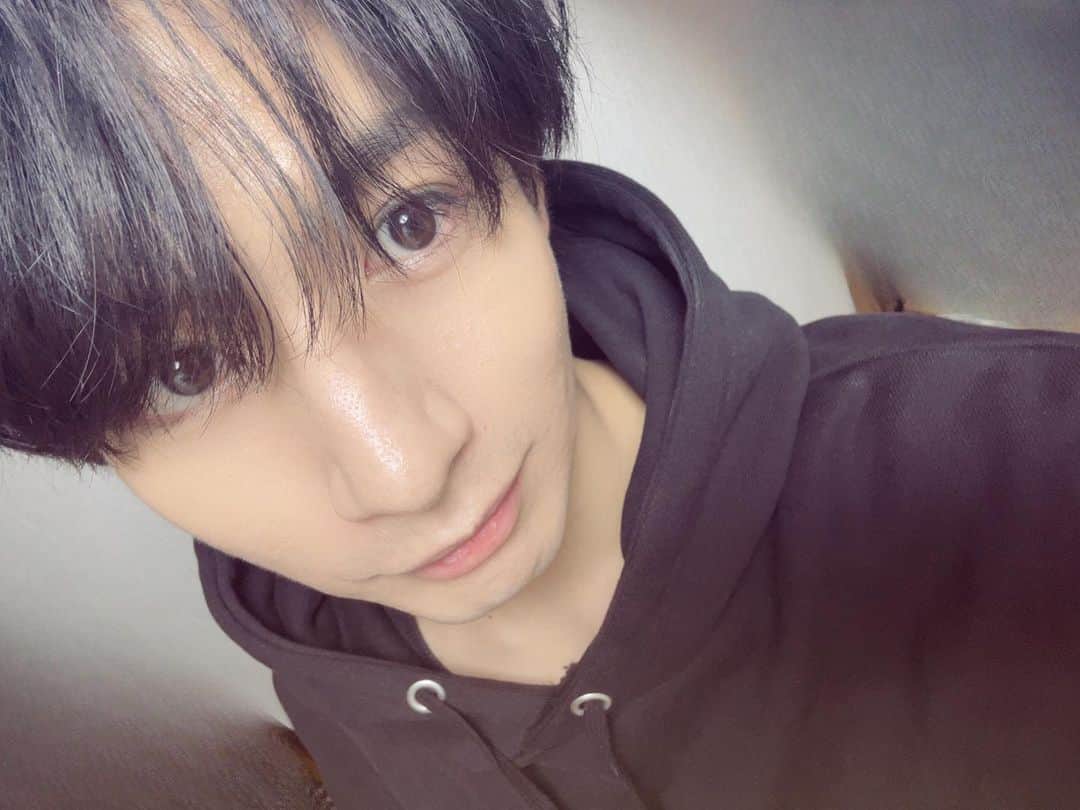  佐藤たかみちのインスタグラム：「本日稽古場でものすごくかっこいい言葉を見つけました。  『クーゲルシュライバー』  ドイツ語でボールペン。  これから使お。」