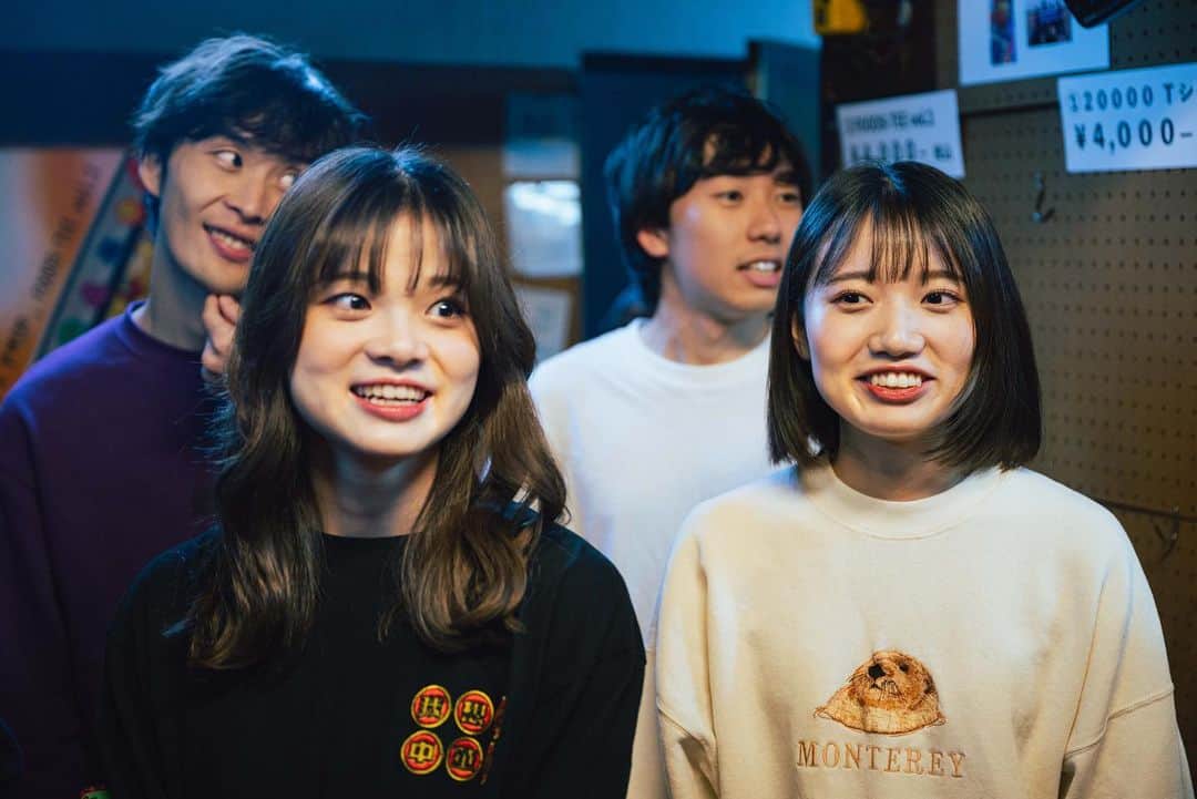 加賀翔（かが屋）さんのインスタグラム写真 - (加賀翔（かが屋）Instagram)「ダウ90000の単独ライブの写真。 第2回単独ライブ『20000』を観ました。 初日は160分あったのを削って今日140分にしたらしいですが、それでも2時間20分。普通に考えると長すぎるライブなのにこれがもうあっという間でした。みんなはここからどんどん削って短くすると言っていましたが、それならなおのこと初日を観ておきたかったと悔やむほどの内容です。面白くて体が動いてしまうという体験をしたのでアフリカの音楽のようだった。中身に触れずに喋ってたらアフリカの音楽のようと言ってしまった。必見のアフリカンライブが配信でも観れるのでぜひ。」11月8日 23時28分 - kagaya_kaga