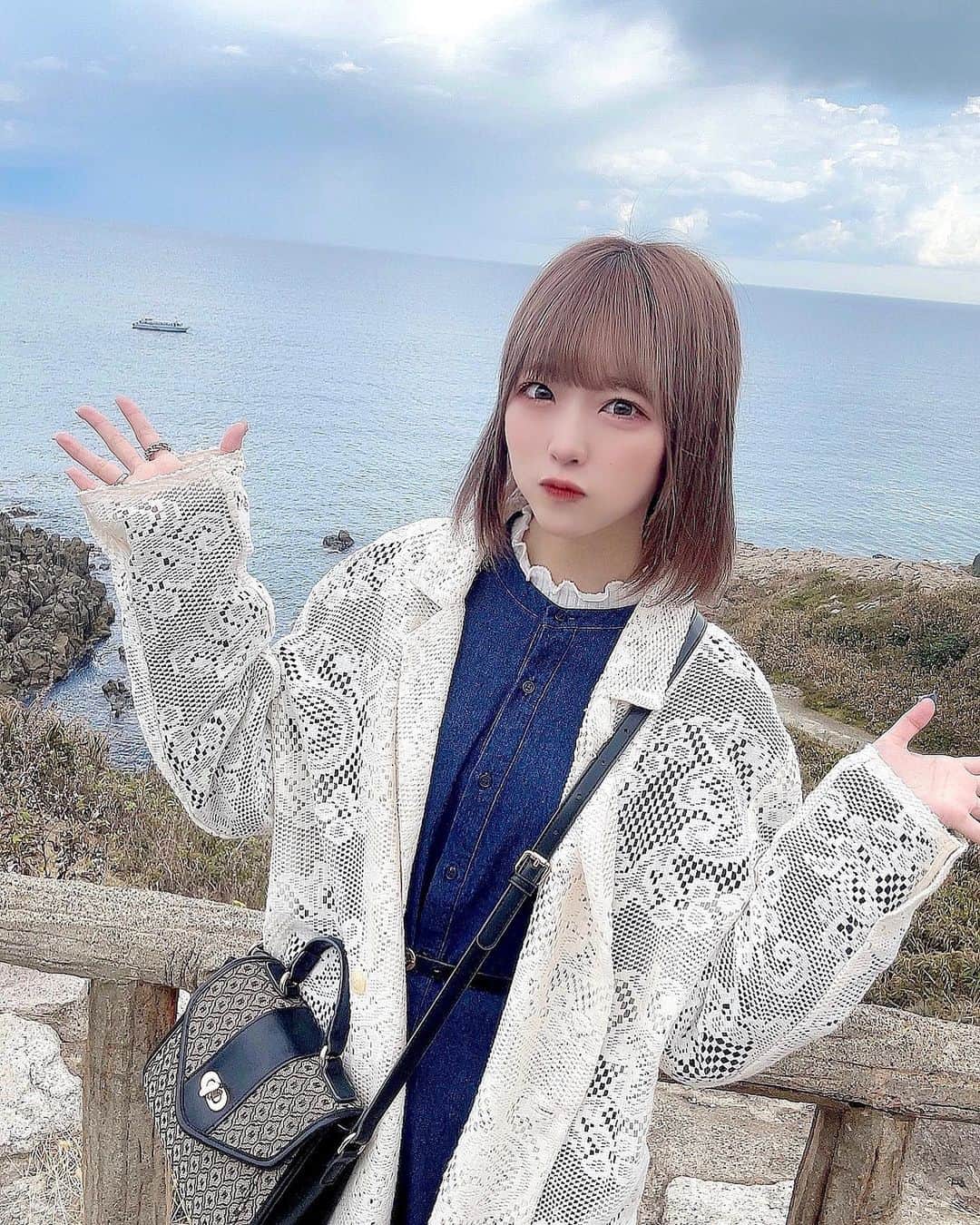 濱越さおりのインスタグラム：「. 福井行った！これは東尋坊〜☺︎」
