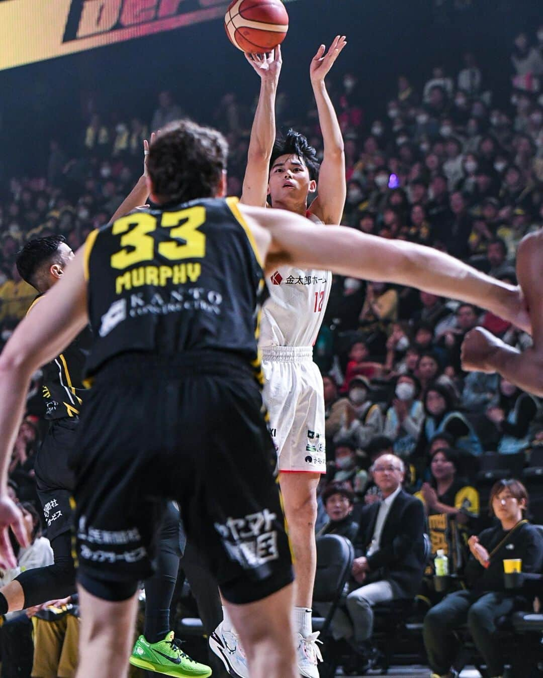 千葉ジェッツのインスタグラム：「試合風景|ω･)📸  B.LEAGUE2023-24 vs.群馬 🏀試合終了🏀 群馬 78-86 千葉J  #アウェー戦 #ワンナイトゲーム #価値ある勝利 #次節はホーム #chibajets #Bリーグ #千葉ジェッツ #バスケ #basketball #portrait  #photograph #ジェッツ写真部 #レンズ越しの世界 #応炎 #ありがとうございました」