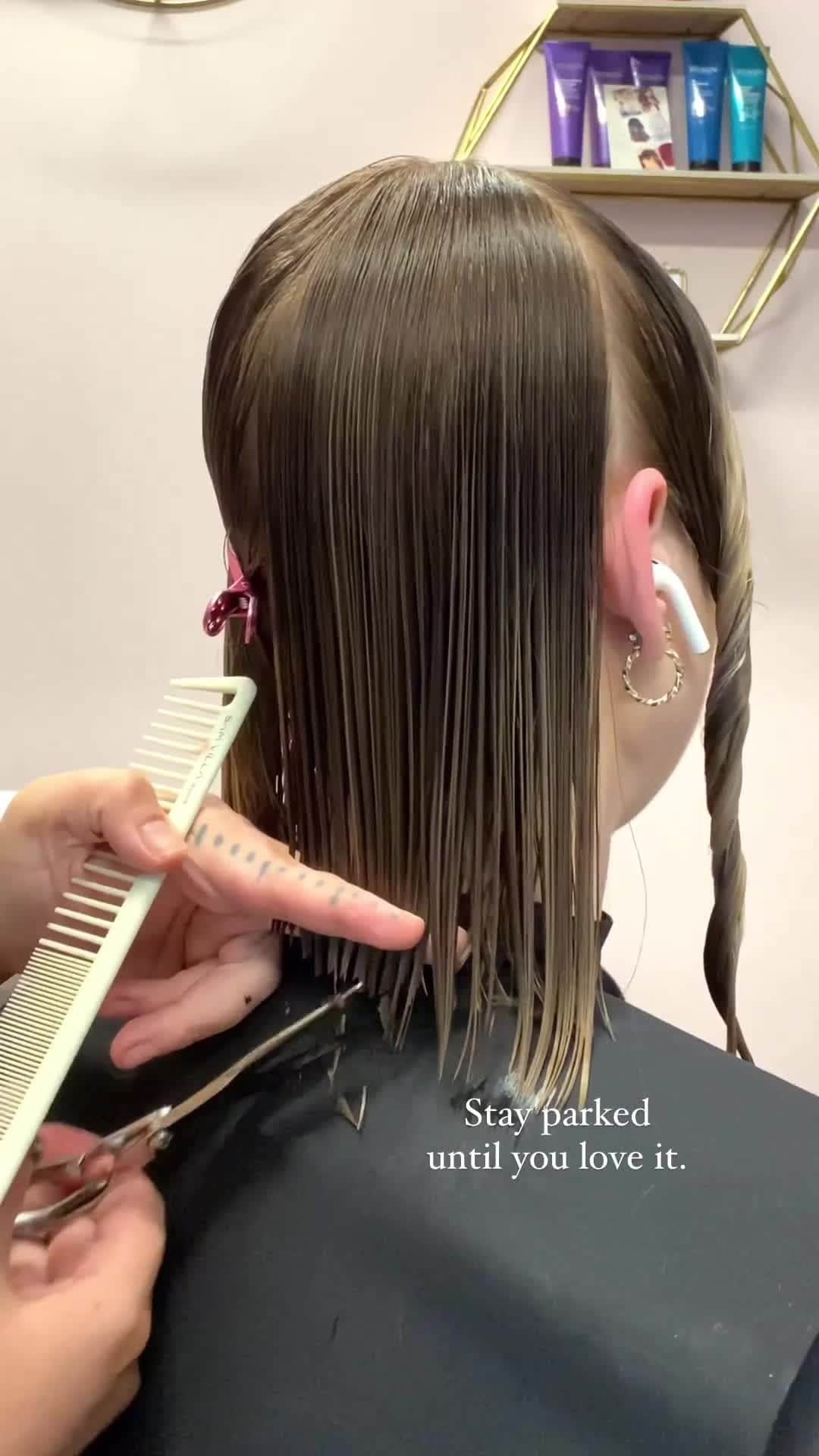 Sam Villaのインスタグラム：「⁠"For consistency from side to side, point cut in both directions." - ⁠ @jamiemcdhair, Sam Villa Ambassador and @Redken Artist⁠ ⁠ SAVE this tip. 🔖⁠ ⁠ Tool Used:⁠ Sam Villa Streamline Series Shear⁠ ⁠ About These Shears: ⁠ Contoured blades and a highly sculpted handle give you incredible precision control, while the lightweight design makes this shear comfortable to hold all day long. Transform the way you work with our Streamline Series Shear.⁠ ⁠ #SamVilla⁠ #SamVillaCommunity⁠ #SVAmbassador ⁠ .⁠ .⁠ .⁠ .⁠ .⁠ .⁠ #haircutting #samvilla #hairtutorial #hairvideo #haircut #hairstylist #behindthechair #modernsalon #americansalon #redken #redkenready #redkenobsessed」