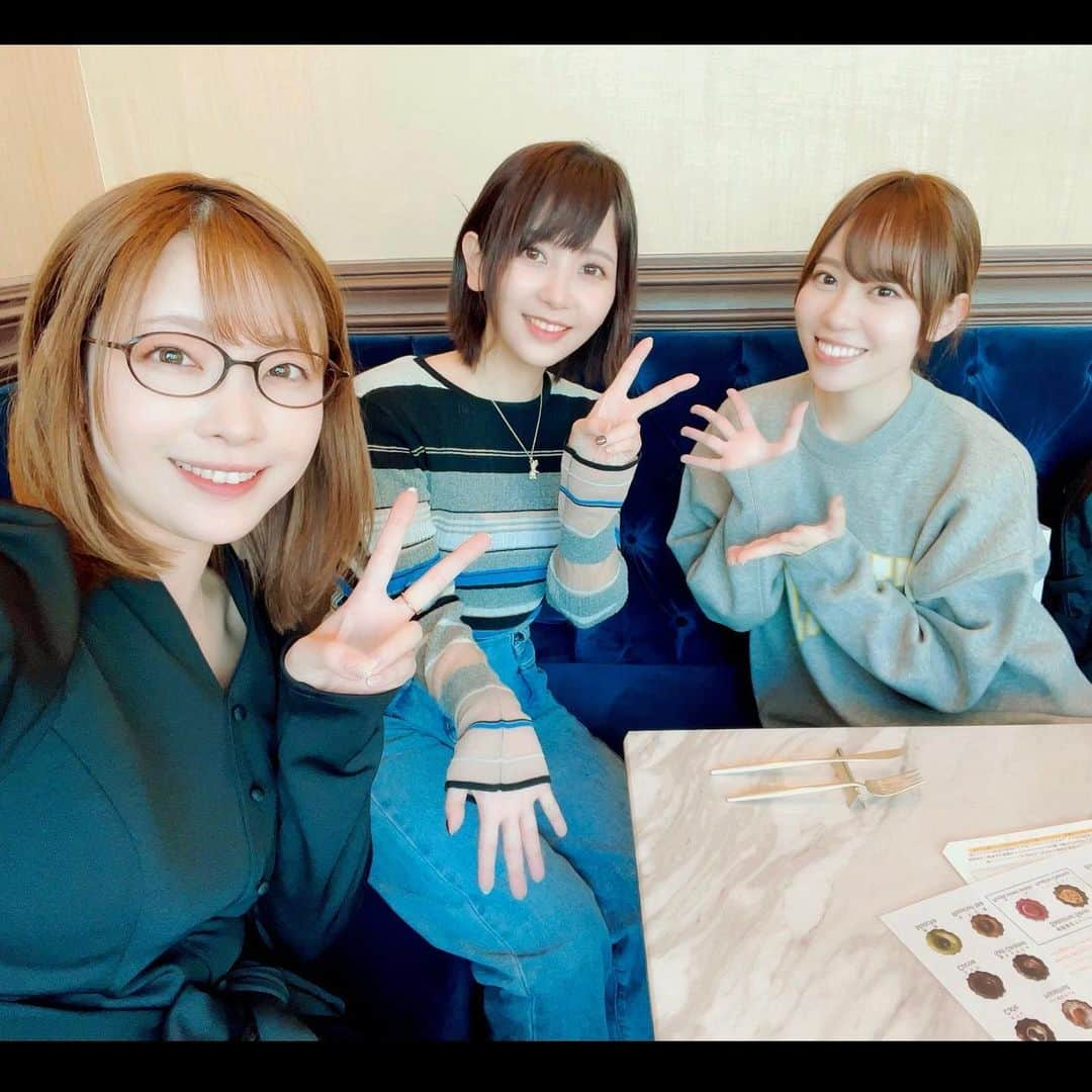 種田梨沙さんのインスタグラム写真 - (種田梨沙Instagram)「🍰🫖  ゆみりさでもお話しした通り 先日、伊達ちゃんと夕実ちゃんと３人で 念願のお茶会に行ってまいりましたよー！  伊達ちゃん夕実ちゃんの真ん中バースデーという事で プレゼント交換したり色々語らったり… 初めてのメンバーでしたがとっても楽しかったです✨  本当にしっかりした後輩ちゃんたちが多くて いつも頼もしくて有難うねえ…ってなってる私です笑 伊達ちゃんも本当に頼もしくて可愛くて癒されっぱなしでした！！  写真はオシャレカフェで夕実ちゃんが撮ってくれたよ！ いつも良い感じに写真撮ってくれてありがとう♡  夕実ちゃんの良い感じの写真は、 別の日に私が撮った内山夕実（宣材風）を貼っておきます📷  #内山夕実 #伊達さゆり #種田梨沙」11月8日 23時32分 - tane_da_dayo