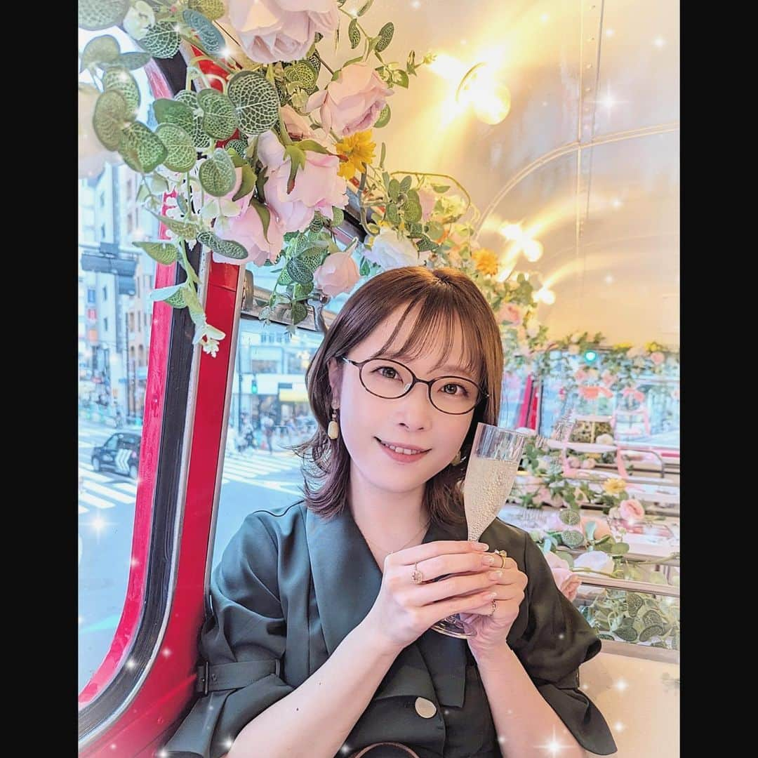 種田梨沙さんのインスタグラム写真 - (種田梨沙Instagram)「🍰🫖  ゆみりさでもお話しした通り 先日、伊達ちゃんと夕実ちゃんと３人で 念願のお茶会に行ってまいりましたよー！  伊達ちゃん夕実ちゃんの真ん中バースデーという事で プレゼント交換したり色々語らったり… 初めてのメンバーでしたがとっても楽しかったです✨  本当にしっかりした後輩ちゃんたちが多くて いつも頼もしくて有難うねえ…ってなってる私です笑 伊達ちゃんも本当に頼もしくて可愛くて癒されっぱなしでした！！  写真はオシャレカフェで夕実ちゃんが撮ってくれたよ！ いつも良い感じに写真撮ってくれてありがとう♡  夕実ちゃんの良い感じの写真は、 別の日に私が撮った内山夕実（宣材風）を貼っておきます📷  #内山夕実 #伊達さゆり #種田梨沙」11月8日 23時32分 - tane_da_dayo