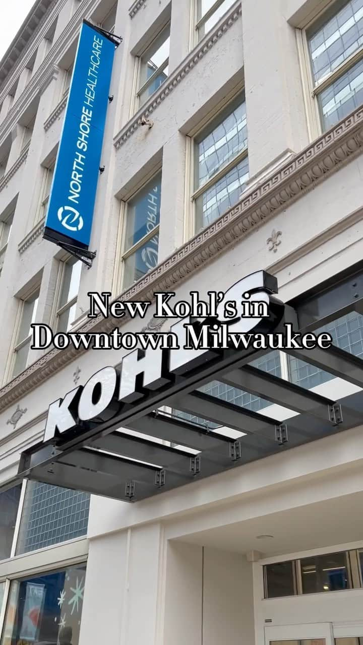 ロック&リパブリックのインスタグラム：「Exciting news! 🎉 Our downtown Milwaukee store is now open. Stop in and find holiday gifts, your fave brands and new #kohlsfinds you didn't know you needed.」