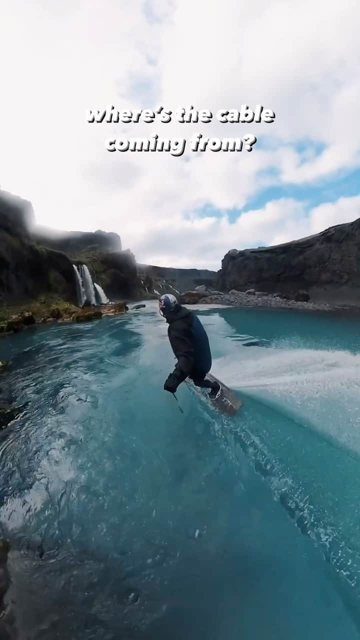 レッドブルのインスタグラム：「@nikguehrs is a real life magician 🪄  #redbull #givesyouwiiings #wakeboarding #iceland #watersports」