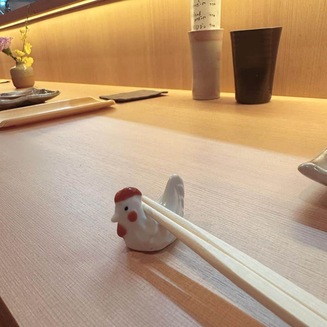 かとう唯さんのインスタグラム写真 - (かとう唯Instagram)「鶏のトリコになった日🐔  四日市行ったら ぜったい行きたいお店🐔  トリあえず ぜんぶ美味しかった💓  いくらの茶碗蒸しも、忘れられん。 いくらでも食べれる🤤  みんなの すきな【焼き鳥】なにー？？🐔  #炭焼きしょうご #四日市 #焼鳥 #やきとり #炭焼き #三重焼鳥 #四日市焼鳥 #祝１周年」11月8日 23時59分 - yuimscl0630