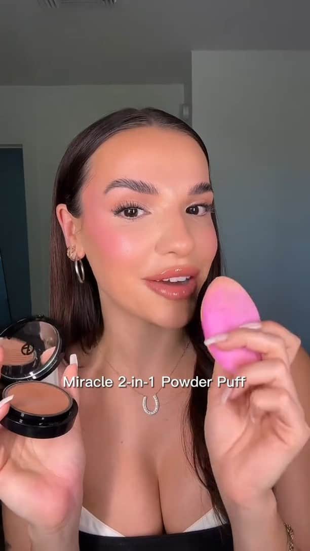 Real Techniquesのインスタグラム：「Blending, setting, AND contouring 👀 @catherine.lockhart blessing us with the nose contour hack we all need 👏  Shop this iconic tool now at @walmart.」