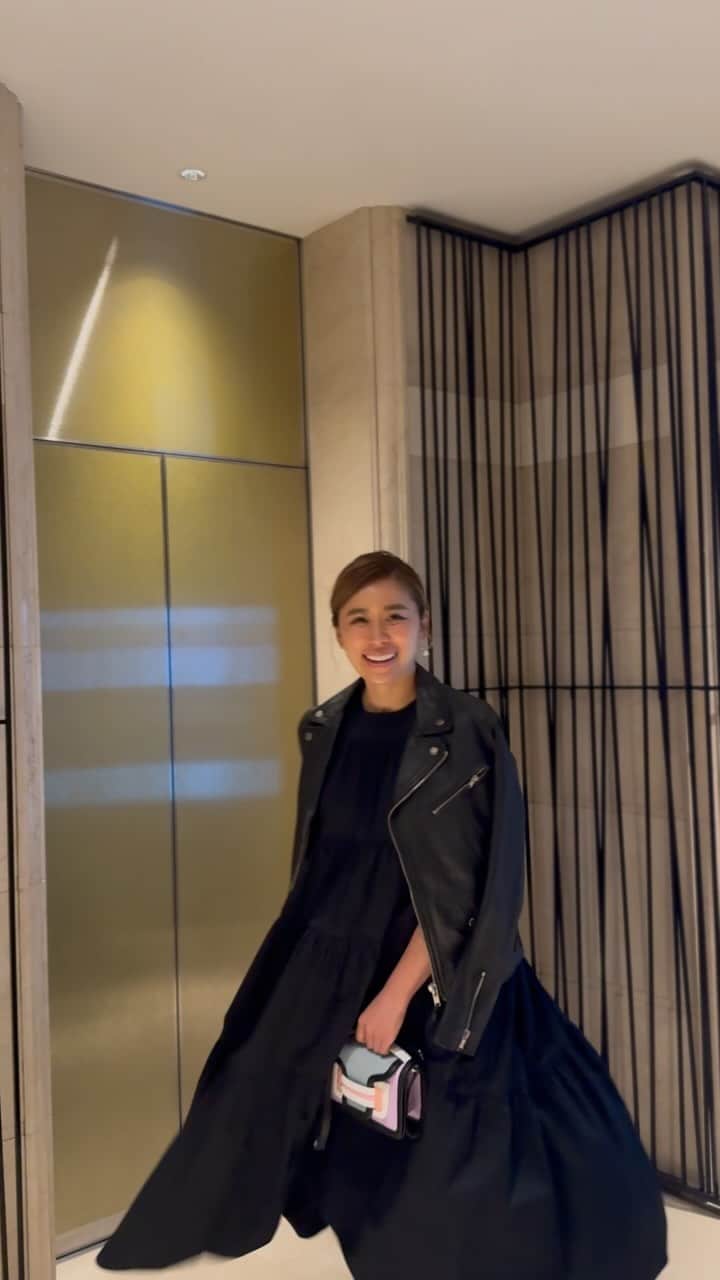 のインスタグラム：「• • ライブご視聴いただき、ありがとうございます🫶  今日のコーデです。  dress @co   bag&shoes @pierrehardy   earring&ring  @stellarhollywood   necklace @vancleefarpels   bangle @hermes   jacket @artcomesfirst  #骨格ストレート　#骨格ストレートコーデ　#데일리룩　#오오티디　#패션　#옷스타그램　#패션스타그램　  #ootd #outfit #着回し　#着回しコーデ　 #大人カジュアル　#pierrehardy #co #vancleefarpels #hermes #stellarhollywood  #artcomesfirst」