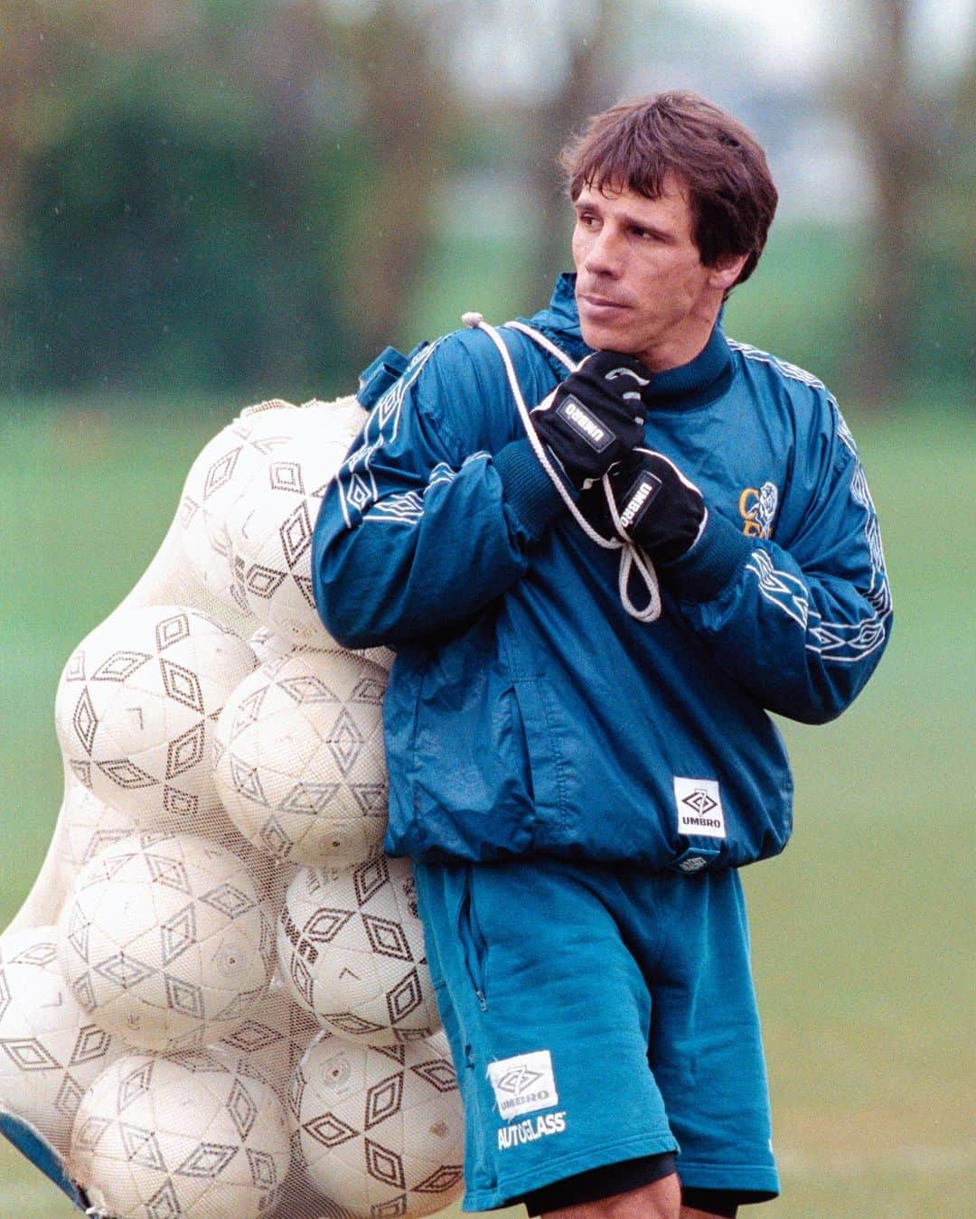 チェルシーFCさんのインスタグラム写真 - (チェルシーFCInstagram)「One of Chelsea’s greatest ever players.   #OnThisDay in 1996, Gianfranco Zola signed for the Blues. The rest is history:   🏆 UEFA Cup Winners’ Cup  🏆 UEFA Super Cup  🏆 League Cup  🏆🏆 FA Cup x2  🔵🔵 Chelsea Player of the Year x2 🥇🥇 @PremierLeague Player of the Month x2 ⚽️ @FWAOfficial Footballer of the Year」11月9日 0時15分 - chelseafc