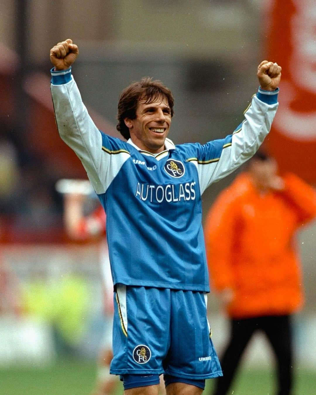 チェルシーFCさんのインスタグラム写真 - (チェルシーFCInstagram)「One of Chelsea’s greatest ever players.   #OnThisDay in 1996, Gianfranco Zola signed for the Blues. The rest is history:   🏆 UEFA Cup Winners’ Cup  🏆 UEFA Super Cup  🏆 League Cup  🏆🏆 FA Cup x2  🔵🔵 Chelsea Player of the Year x2 🥇🥇 @PremierLeague Player of the Month x2 ⚽️ @FWAOfficial Footballer of the Year」11月9日 0時15分 - chelseafc