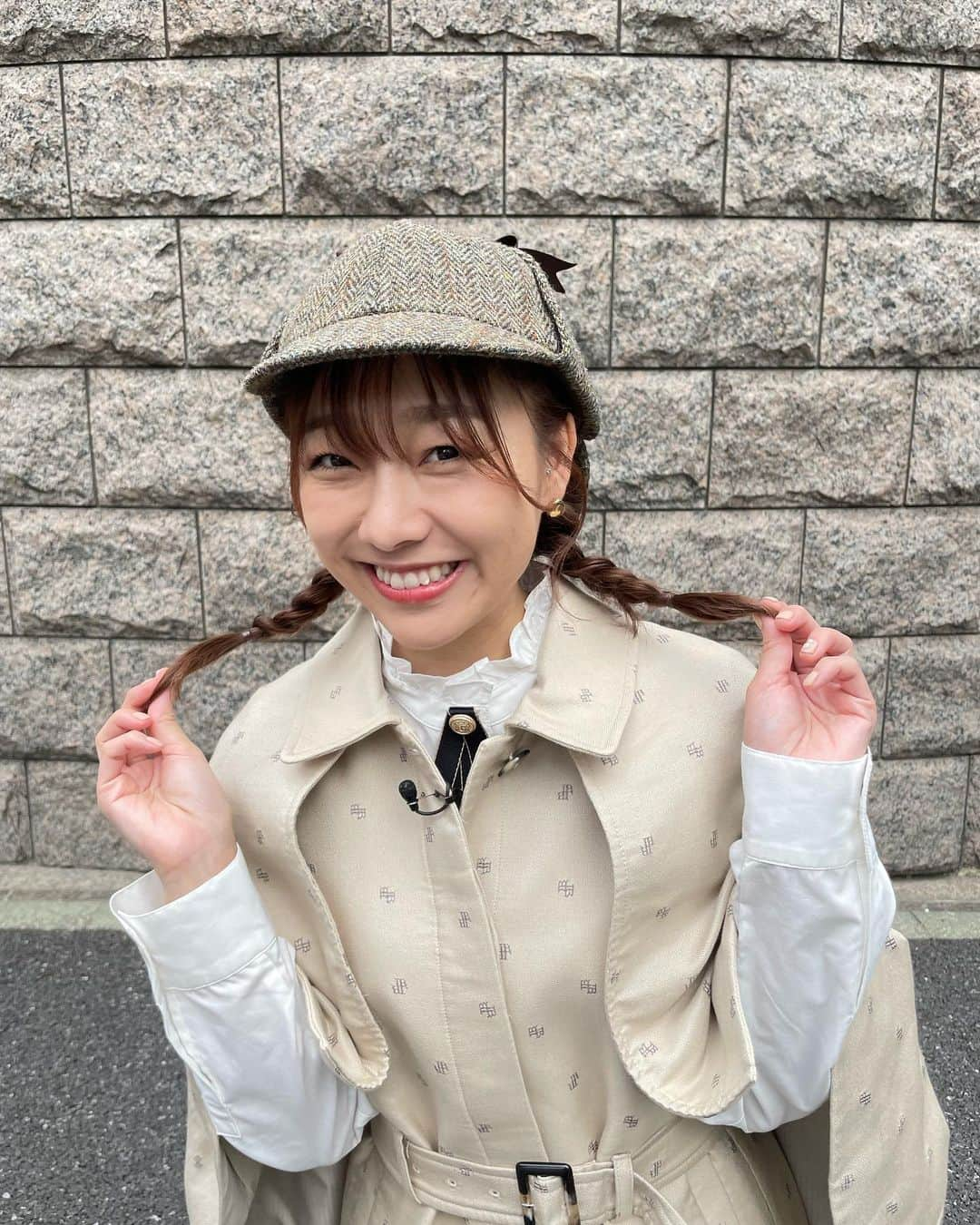 須田亜香里さんのインスタグラム写真 - (須田亜香里Instagram)「ちょっと前の探偵さん🕵️‍♀️ 久しぶりに三つ編みおさげした。  #知っ得なっ得大捜査 日清食品ホールディングスさんでロケ。 テレビでの放送は終わってしまいましたが、TVerとABEMAでは配信中だよ〜🗝️ Mリーグ観ながらずっと食べたいと思っていた完全メシカレーメシもロケで食べられて幸せでした☺️🍛笑 #探偵ファッション #須田亜香里衣装 #三つ編みおさげ  #日清食品 #完全メシ  #完全メシカレーメシ」11月9日 0時25分 - akarisuda