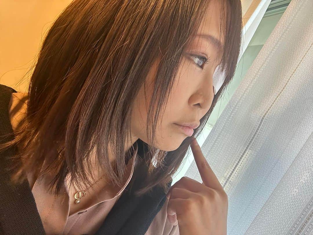 小野さゆりのインスタグラム：「ステロイド注射治療＋右目腫瘍も摘出手術するみたい👁今年は怒涛の一年だたなぁ。  今日はメランコリなんてどこゆく風の気分爽快✨ 周りの人達もメランコリになってたから、気圧と寒暖差本当こわいなあ💦」