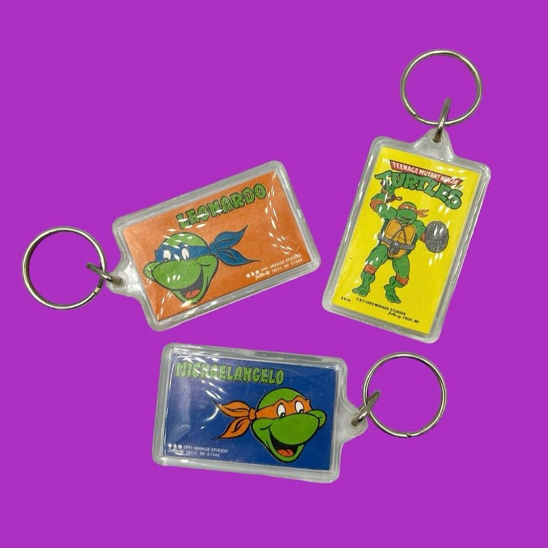 おもちゃやSPIRALのインスタグラム：「80's Turtles キーホルダー入荷しました🐢！」