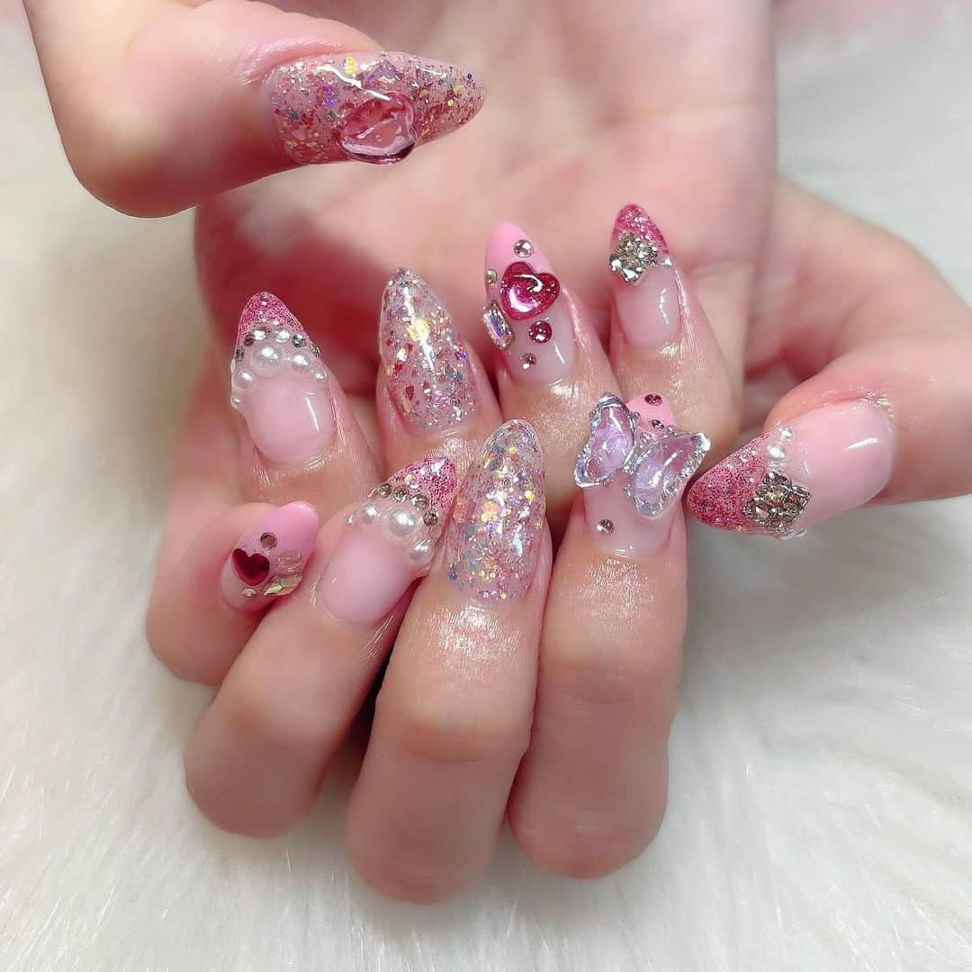 桜咲乃愛のインスタグラム：「Newnail💅🤍 Birthday仕様💕🪽💎  @nailsgogo さんありがとうございます💓🥰  #newnail #ジェルネイル#ラメネイル#ピンクネイル#ビジューネイル#グラデーションネイル #渋谷ネイル#ネイルズゴーゴー」