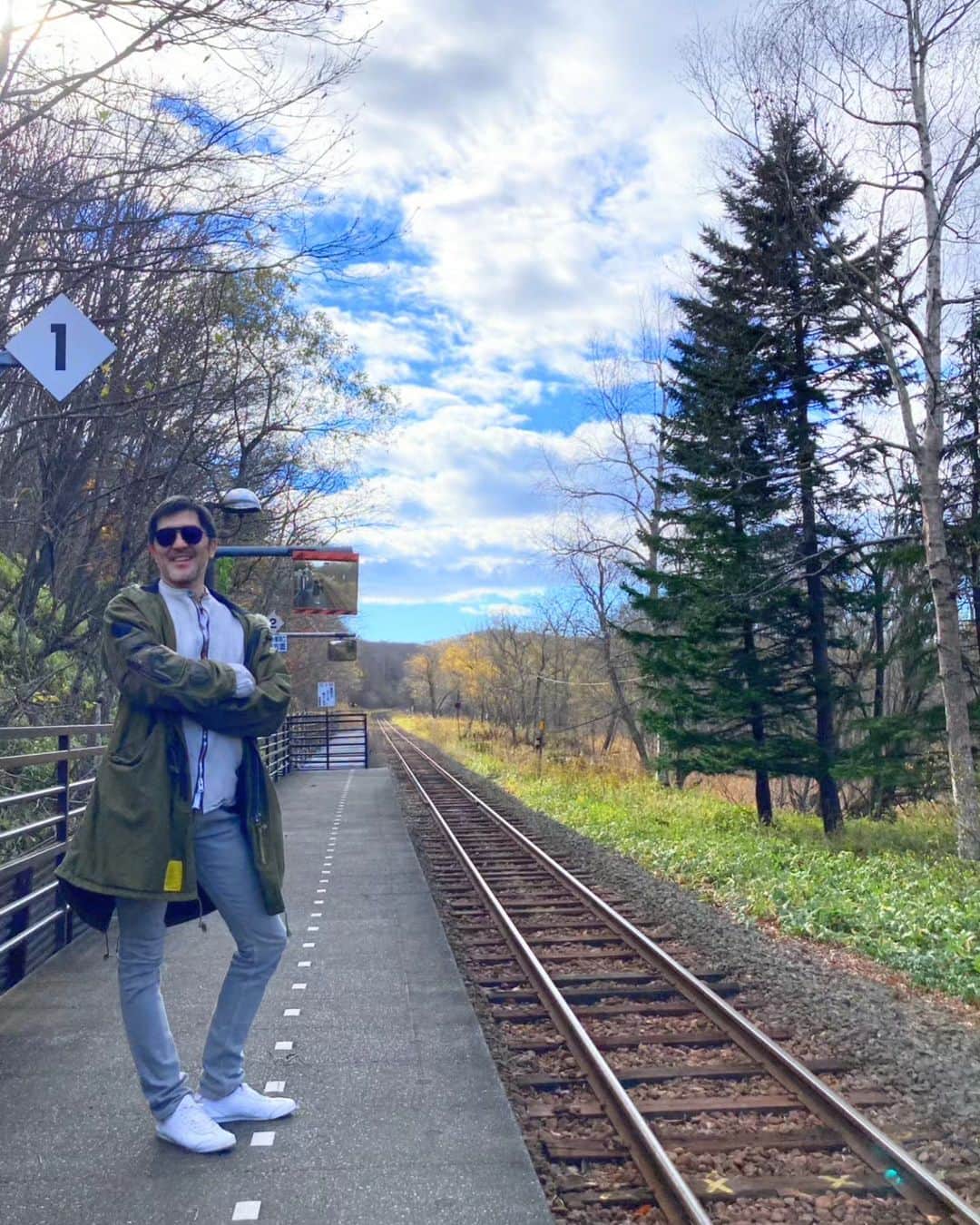 のインスタグラム：「次の列車は3時間後。photo by 西木😊」