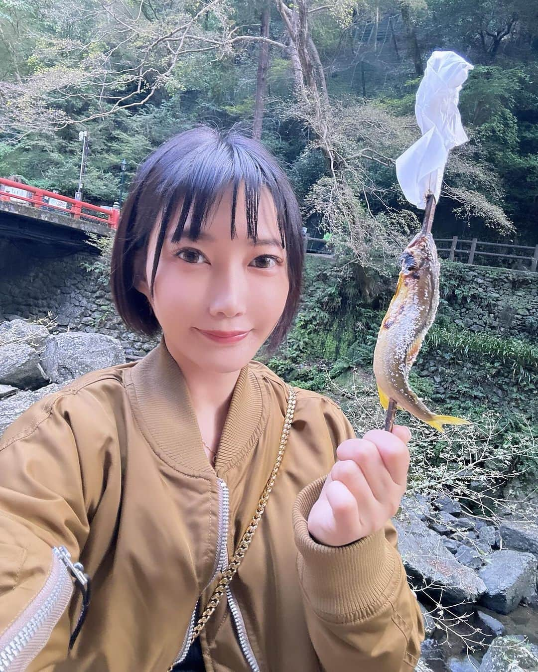 木下ゆうかさんのインスタグラム写真 - (木下ゆうかInstagram)「箕面の滝めっちゃ楽しかったぁー！紅葉が色付いたらまた行きたいな❤️ たこせん美味すぎ🥺 @cainli83  @kimono.kirei  #箕面の滝」11月8日 15時47分 - yuka_kinoshita_0204