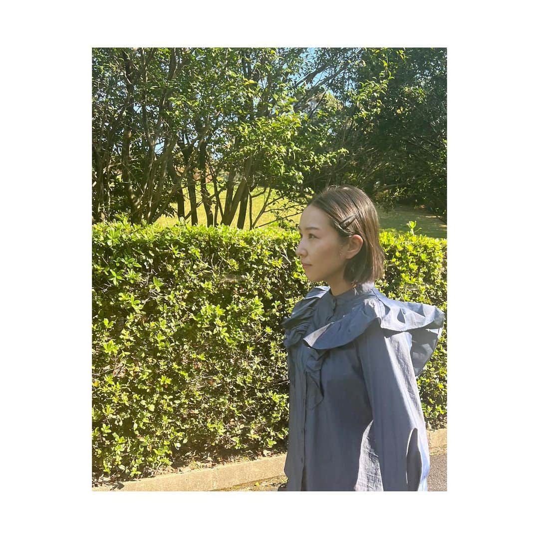 徳永えりのインスタグラム：「... 季節の中で秋が1番すき🍁 フルーツの中で柿が1番すき🫶 スイーツの中で和菓子が1番すき🍡  写真は晴れた秋の日さんぽと柿大福☺️🌟」