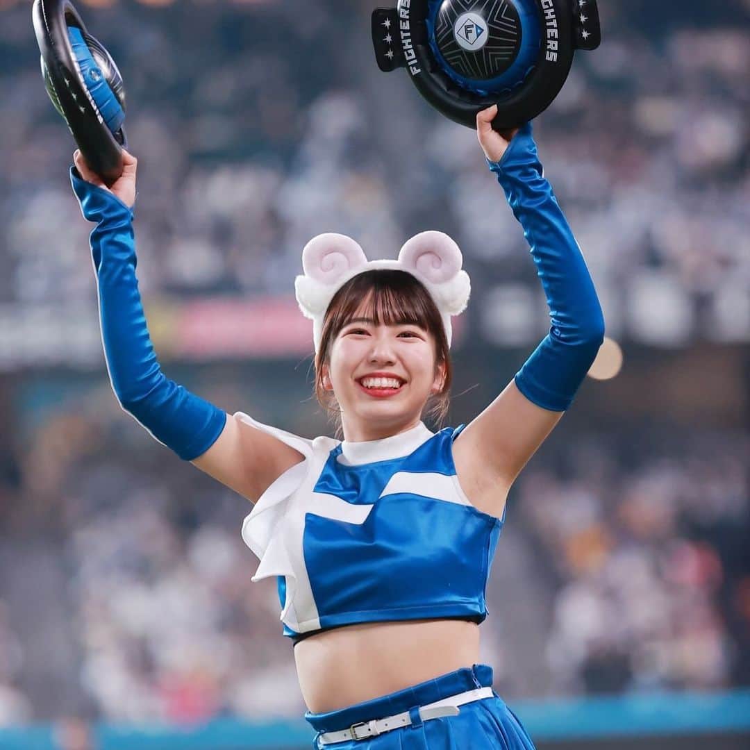ファイターズガールのインスタグラム：「. 皆さん、こんにちは〜！！高野実です！  今シーズンもファイターズ、ファイターズガールへの熱いご声援ありがとうございました！！ 今年は、去年に比べてあっという間にシーズンが終わってしまったと感じるくらい早い1年でした...🥹💭 そして何より、エスコンフィールド1年目の年に 皆さんと一緒にファイターズを応援する事ができ、とても嬉しかったです⚾️  今シーズン沢山思い出がありますが1番はやっぱり、初めてのチア交流です！！ 福岡PayPayドームに行ってHoneysさんと一緒に踊る事ができました💛 いつもとは違うグラウンドの景色を見ながら踊ったり、 カッコ可愛いパフォーマンスができてとっても楽しかったです！！ その他にも色々な経験をさせていただく事ができ自分にとって実りのある1年でした☺️ これを次に繋げて頑張っていきたいと思います！！  来シーズンこそはファイターズが日本一になりすよう 熱いご声援よろしくお願い致します！！ エスコンフィールドHOKKAIDOでファイターズ頂点の景色を一緒に見れますように...✨  #fightersgirl #ファイターズガール #lovefighters #北海道日本ハムファイターズ #新時代 #FANS_ARE_OUR_TREASURE #thankyou #高野実」