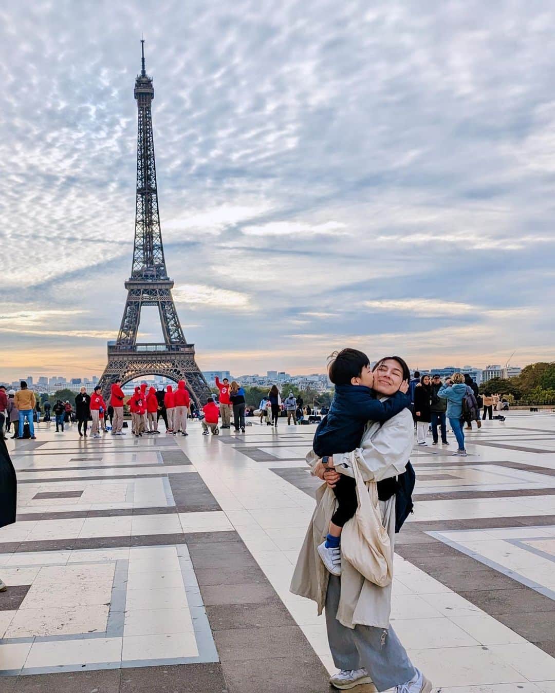 大橋夏菜のインスタグラム：「🗼  #paris  #france #toureiffel  #パリの思い出」