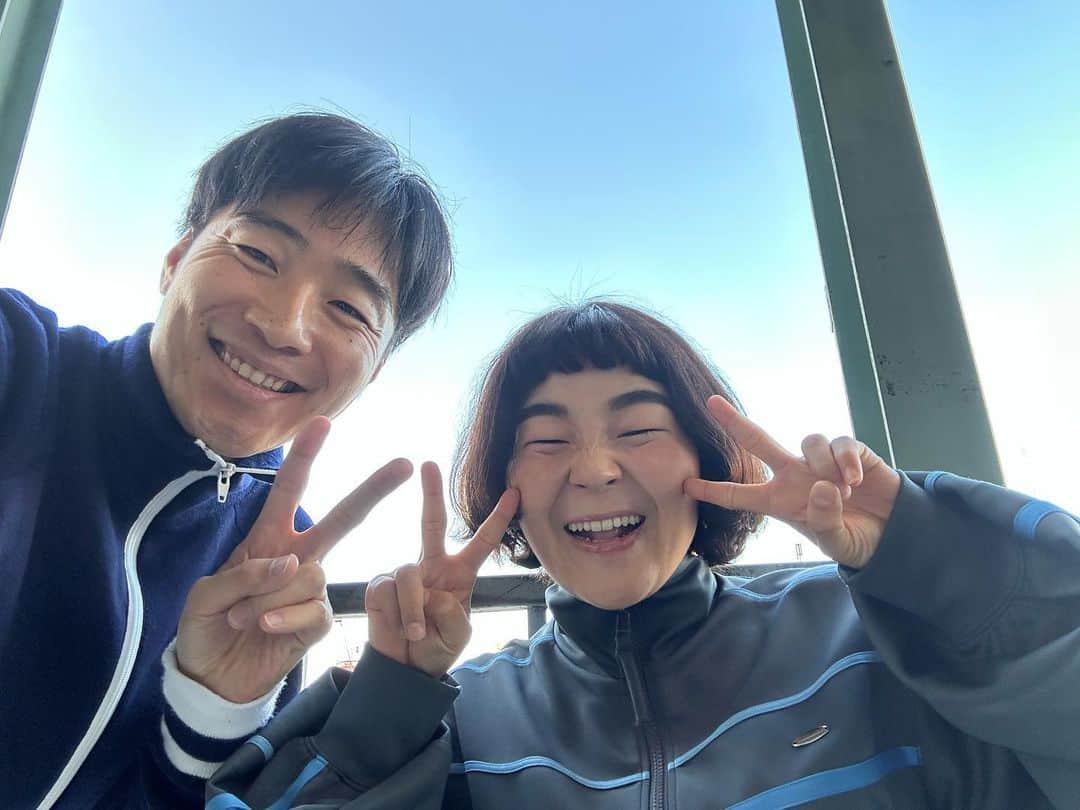 じゅんぺいさんのインスタグラム写真 - (じゅんぺいInstagram)「・ ・  ゆにばーす はらちゃん☀️  大親友と秋晴れの下で☀️  もう先輩後輩を超えたマブダチ😄  目が合った瞬間にベラベラと近況報告！  喋りすぎて声枯れたわ！ ・ ・ #嘘 #めちゃくちゃ先輩後輩の関係 #劇場以外で会ったことない #写真撮り終わった瞬間真顔をに戻って「ありがとうございました。」「うん、ありがとう、ありがとう。」って言った #またいつか写真撮ろうね」11月8日 16時05分 - jarujaru_jjg