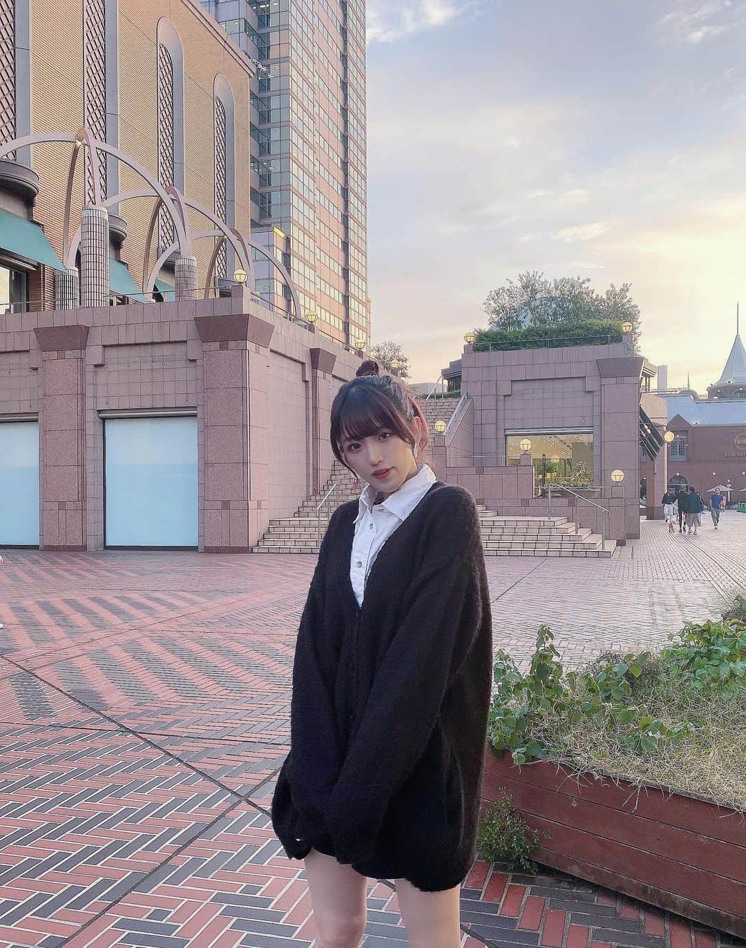 横山なつみさんのインスタグラム写真 - (横山なつみInstagram)「. 🦨🖤  お団子した日  #お団子 #お団子ヘア」11月8日 16時17分 - ___natsumi327