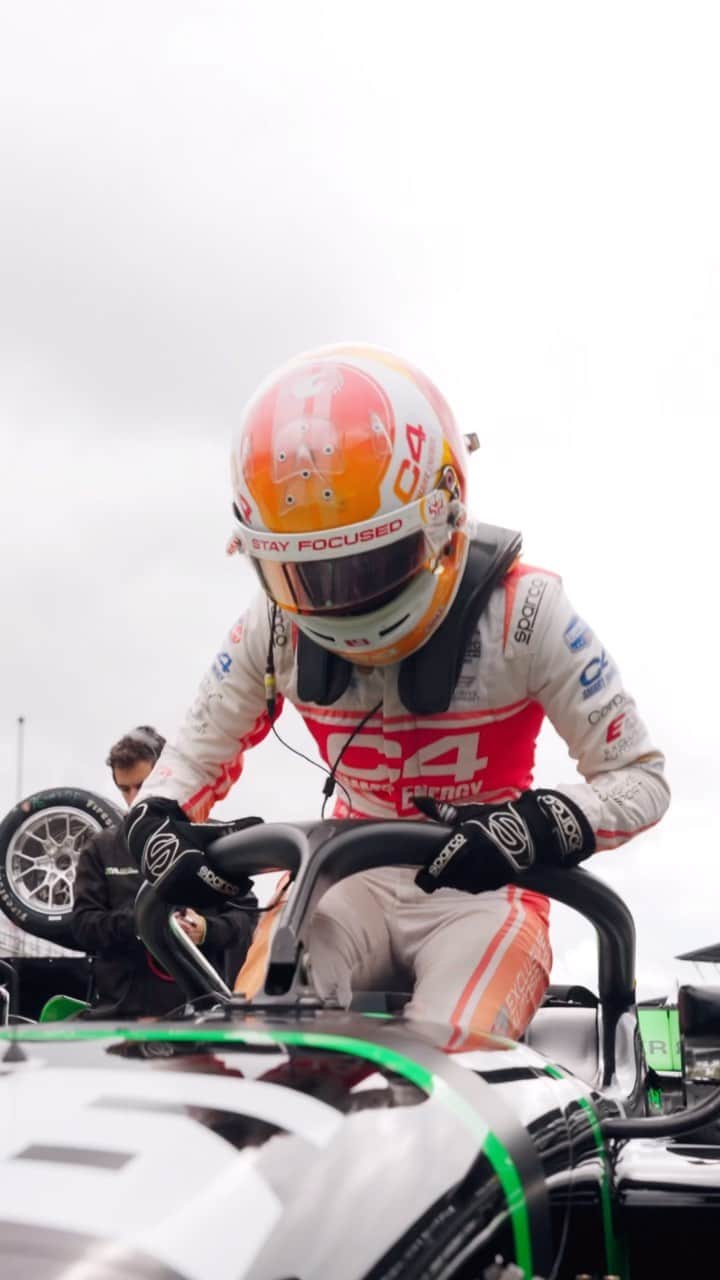 Lindsay Brewerのインスタグラム：「Can’t wait to get back in the @indynxt car soon🤩🏁 @juncoshollinger @c4energy」