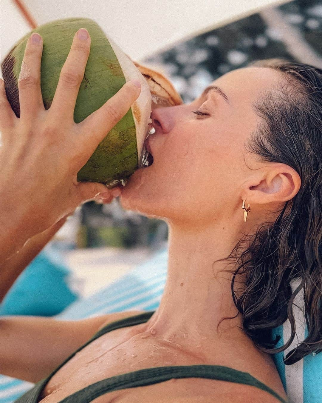 ヴァレンティナ・ゼリャヴァのインスタグラム：「Hydrate , meditate, repeat 🧘🏼‍♀️」