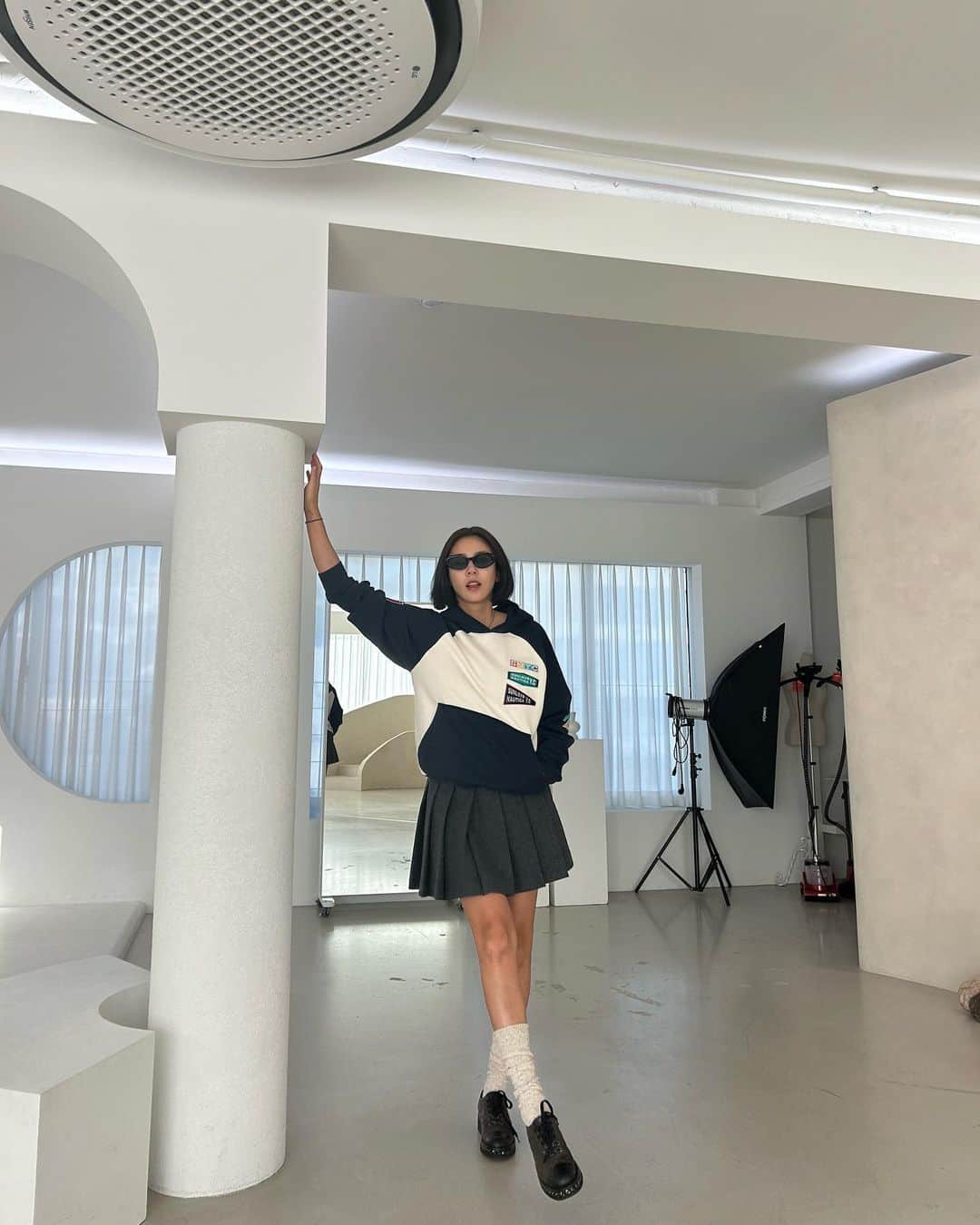 ソン・ダムビのインスタグラム：「춥지만 햇살이 미쳤어♥️❤️ 즐 저녁🤘🏻🤞🏻😘」