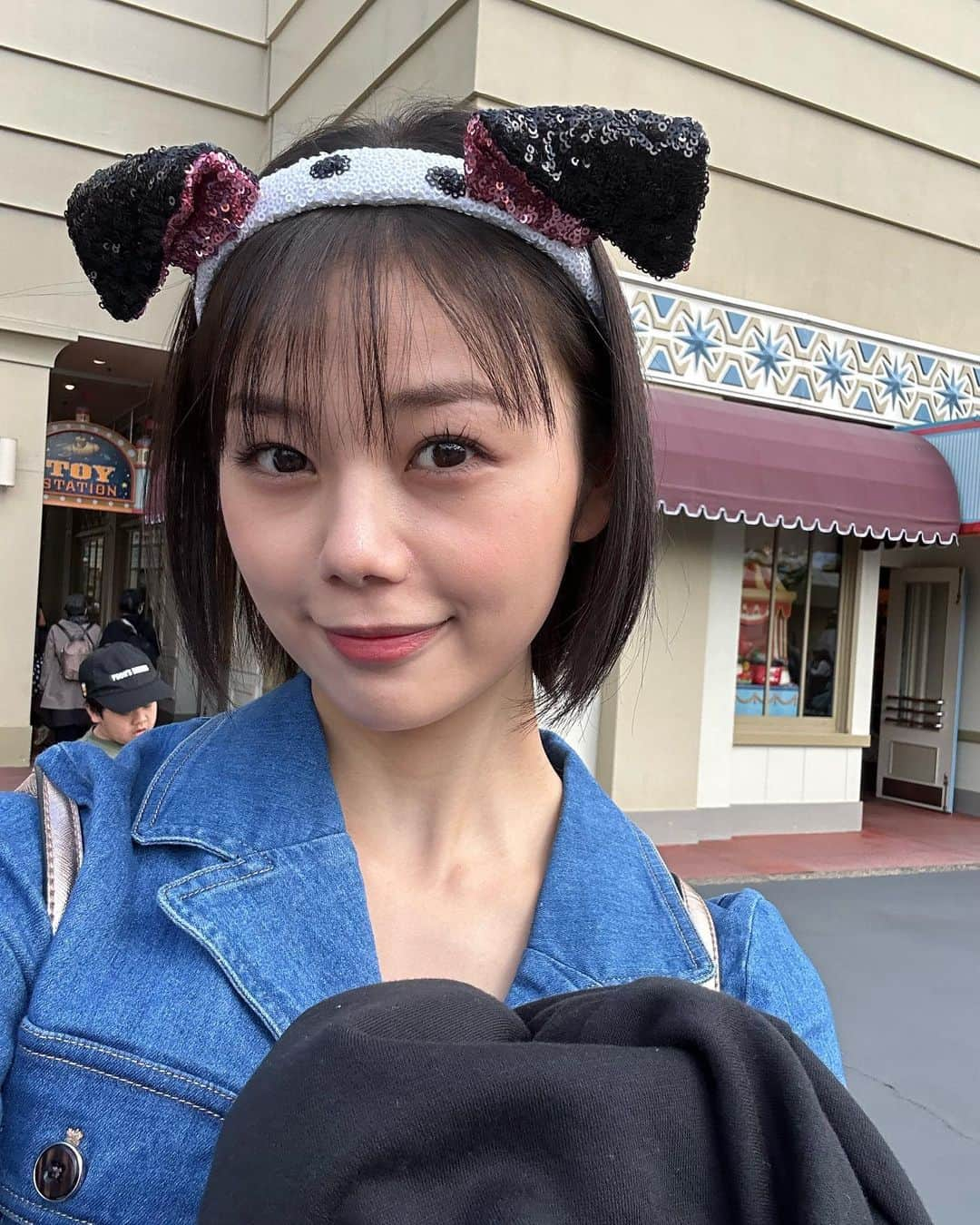 長野じゅりあさんのインスタグラム写真 - (長野じゅりあInstagram)「・ ・ この間久々にDisney行った☺️ ・ Disney感がない一枚でごめんなさいw 念願の美女と野獣乗れてよかった❤️課金したら並ばなくていいなんて後から知ったぜ🤣 ・ ・ #Disney #でぃずにーらんど #美女と野獣」11月8日 17時00分 - juria_210