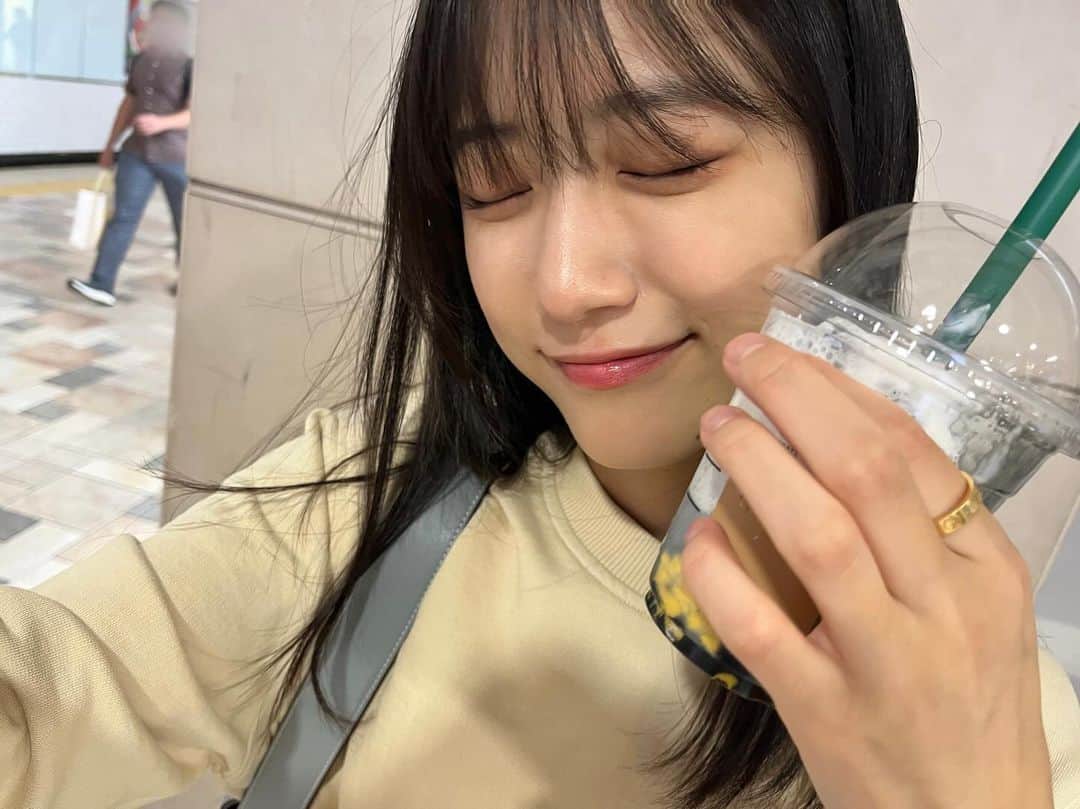 のインスタグラム：「. 目瞑り自撮りなんて珍しいかもです  . #崎本紗衣  #崎本紗衣崎本紗衣崎本紗衣 #スターダストプロモーション」