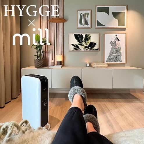 株式会社 山善のインスタグラム：「.  ＼HYGGE(ヒュッゲ)とは／  hyggeという言葉を聞いたことがありますか？ デンマーク語で「居心地のいい雰囲気や時間」「幸せな空間」を意味し、北欧の人が大切にする価値観や思想がぎゅっと詰まった言葉です。  仕事や家事に追われ慌ただしい日々を送りがちですが、”hygge”を意識して、たまにはのんびりとした時間を過ごすのもいいですよね☕️  おうち時間を豊かにするアイテムとして millを取り入れてみませんか？ じんわりと心もあたたまるはずです♪  製品の詳細については @mill_jp  プロフィール欄のURLをご確認ください❄️  #mill #millheat #millヒーターシリーズ #オイルヒーター #北欧家電 #北欧インテリア #シンプル家電 #おしゃれ家電 #北欧 #シンプルな暮らし #丁寧な暮らし #yamazen #山善 #ヤマゼン」