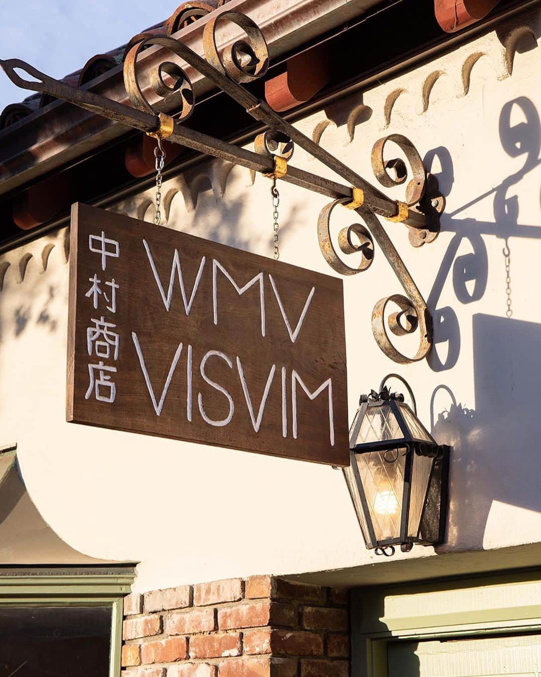 EYESCREAMさんのインスタグラム写真 - (EYESCREAMInstagram)「visvimのアメリカ3店舗目となる直営店・WMV VISVIM CARMELがオープン。詳細はMasteredにて✔︎  @visvimwmv #visvim #wmv #carmel #california #style #everythingmastered #🇺🇸」11月8日 17時10分 - masteredjp