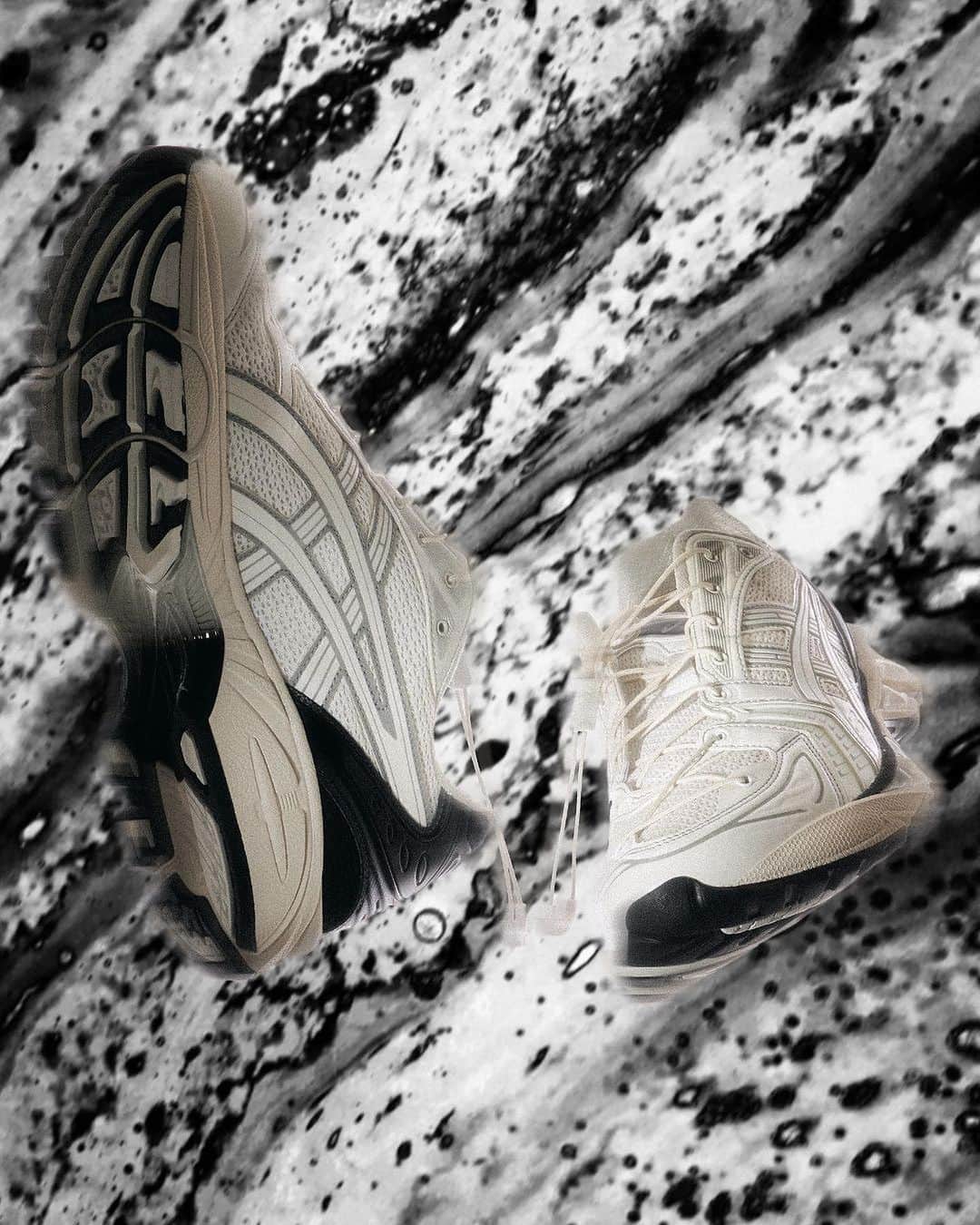 Titoloさんのインスタグラム写真 - (TitoloInstagram)「Step into a world of 'Infinite Wonders' with ASICS x UNAFFECTED! These iconic GEL-KAYANO 14 sneakers are here to blur the lines between sportswear and fashion. Are you ready to explore the cosmos? The BRIGHT WHITE/JET BLACK version is the perfect canvas for your urban adventures, featuring reflective prints hidden in secret spots for an added touch of intrigue.  Style code: 1201A922-100  Release: 24.11.2023 @titoloshop webshop  #ASICSxUNAFFECTED #GELKAYANO」11月8日 17時14分 - montanasportstyle