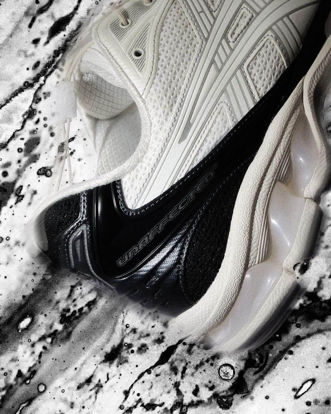 Titoloさんのインスタグラム写真 - (TitoloInstagram)「Step into a world of 'Infinite Wonders' with ASICS x UNAFFECTED! These iconic GEL-KAYANO 14 sneakers are here to blur the lines between sportswear and fashion. Are you ready to explore the cosmos? The BRIGHT WHITE/JET BLACK version is the perfect canvas for your urban adventures, featuring reflective prints hidden in secret spots for an added touch of intrigue.  Style code: 1201A922-100  Release: 24.11.2023 @titoloshop webshop  #ASICSxUNAFFECTED #GELKAYANO」11月8日 17時14分 - montanasportstyle
