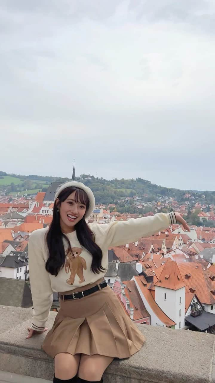 片原恵麻のインスタグラム：「念願のチェスキークロムロフ🍪  #ceskykrumlov#ヨーロッパ#ヨーロッパ旅行#プラハ#プラハ旅行#ヨーロッパ旅#チェコ#チェコ旅行#cafeimperial#cafeimperialprague#Prague#praguecity#praguefood#českýkrumlov#czech」