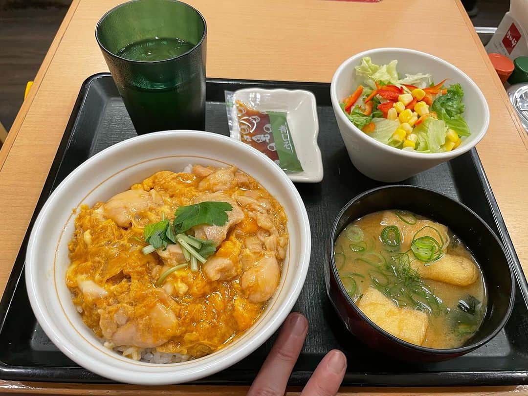 山崎勝之のインスタグラム：「朝散歩して、 親子丼食べて、 筋トレして、 献血400mL。  献血できるかチェックが指先からの血液でもできるようになったんだねぇ。(ちょっと痛かったけど)」