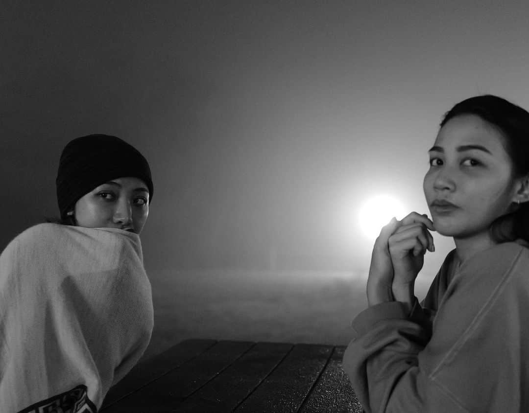 特蕾沙（Teresa）さんのインスタグラム写真 - (特蕾沙（Teresa）Instagram)「久しぶりに カップルと一緒にキャンプに行ったんだ。  ヨガやお酒を楽しんで、いっぱい笑って、 良い思い出ができた。  #思い出 #キャンプ」11月8日 19時00分 - teresa_te.official