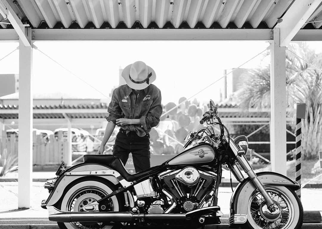 三浦涼介のインスタグラム：「・ 🚗🏍🏫」