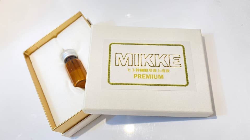 横山愛子さんのインスタグラム写真 - (横山愛子Instagram)「MIKKE「PREMIUMヒト幹細胞上清液」！  ヒト幹細胞上清液入り美容品ではなく、ヒト幹細胞上清液そのものをフリーズドライにしているので普段から使っている化粧品に混ぜて使えるみたい！  2週間で使い切る量の“美容液“や“化粧水“に混ぜて使うのがコツです❣️ サイトカインの含有量が違う！ 女性はもちろん男性にもオススメです🥰 もうすぐクリスマス🎄プレゼントにも最適です(≧∀≦)  「ヒト幹細胞上清液」 (株)エアースタジオMIKKE事業部 http://www.airstudio.jp/kansaibou_top.html  Supported by MIKEE 芸能人女子フットサル⁡2023チャレンジカップ⁡~XANADU×FC SPEED~  #PR#MIKKE #美容 #健康 #肌のトラブル  #肌 #プレゼント #薄毛 #毛髪 #エイジングケア #ターンオーバー  #ヒト幹細胞培養上清液  #日本製 #芸能人女子フットサル #チャレンジカップ #XANADU #ホリプロ #FCSPEED #プラチナムプロダクション #カルチェットレディース #カルチェット#こどものいる暮らし #2歳差育児#プレママ #年子#横山愛子#整理収納アドバイザー2級 #女の子のママ#ママタレント」11月8日 17時35分 - aiaiko8