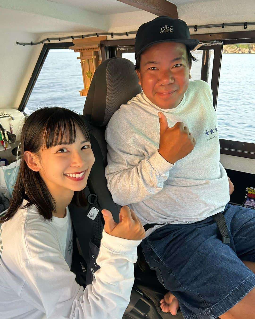 阪本智子さんのインスタグラム写真 - (阪本智子Instagram)「🎣♡  沖縄では久しぶりに  【ユカタハタ】も釣りました！✨️ 赤い魚はやっぱりテンションあがる😍🩷  一つテンヤにシバエビをつけて海底までおろし、 ふわっとさそってゆっくり落としたり、ストンと落としたり、 さそってからその場で止めてみたり、、  いつ来るかわからないドキドキ感が最高！  このユカタハタは、さそってからゆーっくり底まで下ろしている時に食ってきました♪  食った瞬間のつっこみにもバッチリ対応出来る peachロッドめっちゃ良い感じでした👍  飛行機で沖縄に到着してからの釣りだったので、 かなり短時間でなおかつ海の状況が悪い中💦  釣果を出させてくださった 【遊漁船バディー3】のもりもり船長⛴️ ありがとうございました🥹🙏🏻  我が子達、初めましてなのに懐きすぎじゃない？笑   @flypeach @huercojp   #flypeach #釣り旅 #huerco #フエルコ #阪本智子」11月8日 17時35分 - tomoko_sakamoto423