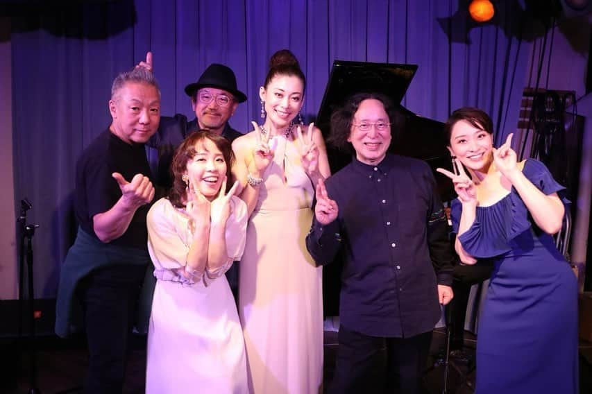 藤咲えりさんのインスタグラム写真 - (藤咲えりInstagram)「ゲスト出演しました「SUZU CHARITY CONCERT」へお越しくださいました方、お心を寄せてくださいました方々ありがとうございました。 珠洲市の1日も早い復興をお祈りしております。 懐かしい皆さんとご一緒で楽しいひと時でした。 鈴奈沙也さん、珠洲春希さん、バンドの皆さんと。」11月8日 17時37分 - eri_fujisaki91