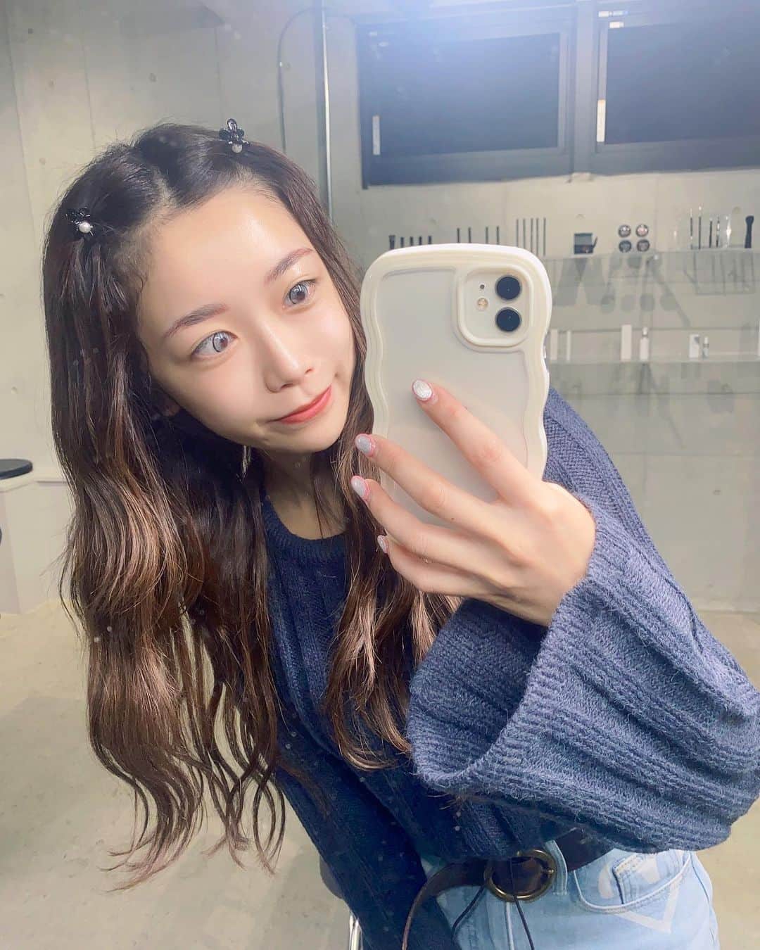 水嶋ひかるのインスタグラム：「間が空いたので久しぶりのメンテナンス💫 新店舗の渋谷店が美容院みたいでオシャレだた🖤 ハイブリッドブロウリフトとフェイスワックスで無駄な産毛がキレイになっくなった🙈 あんなさんありまとございました💓 @waxyyy.tokyo  @anna_waxyyy . . #ハリウッドブロウリフト #眉癖改善 #waxyyy #今日は何の日 #いい歯の日」