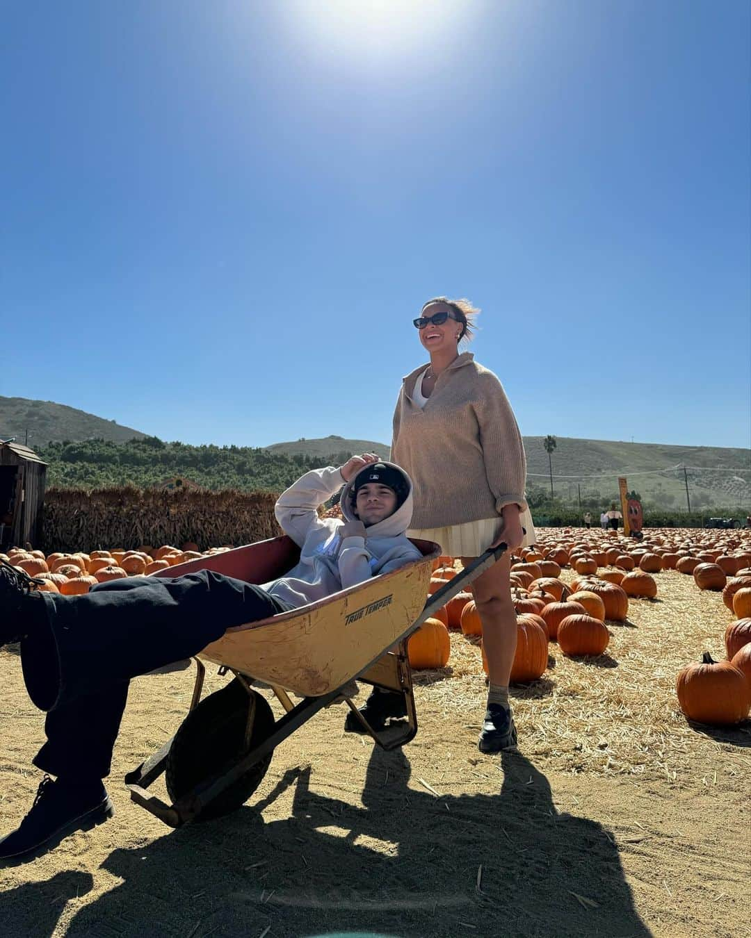 Nia Sioux Frazierさんのインスタグラム写真 - (Nia Sioux FrazierInstagram)「belated pumpkin patch pics 🤎」11月9日 5時00分 - niasioux