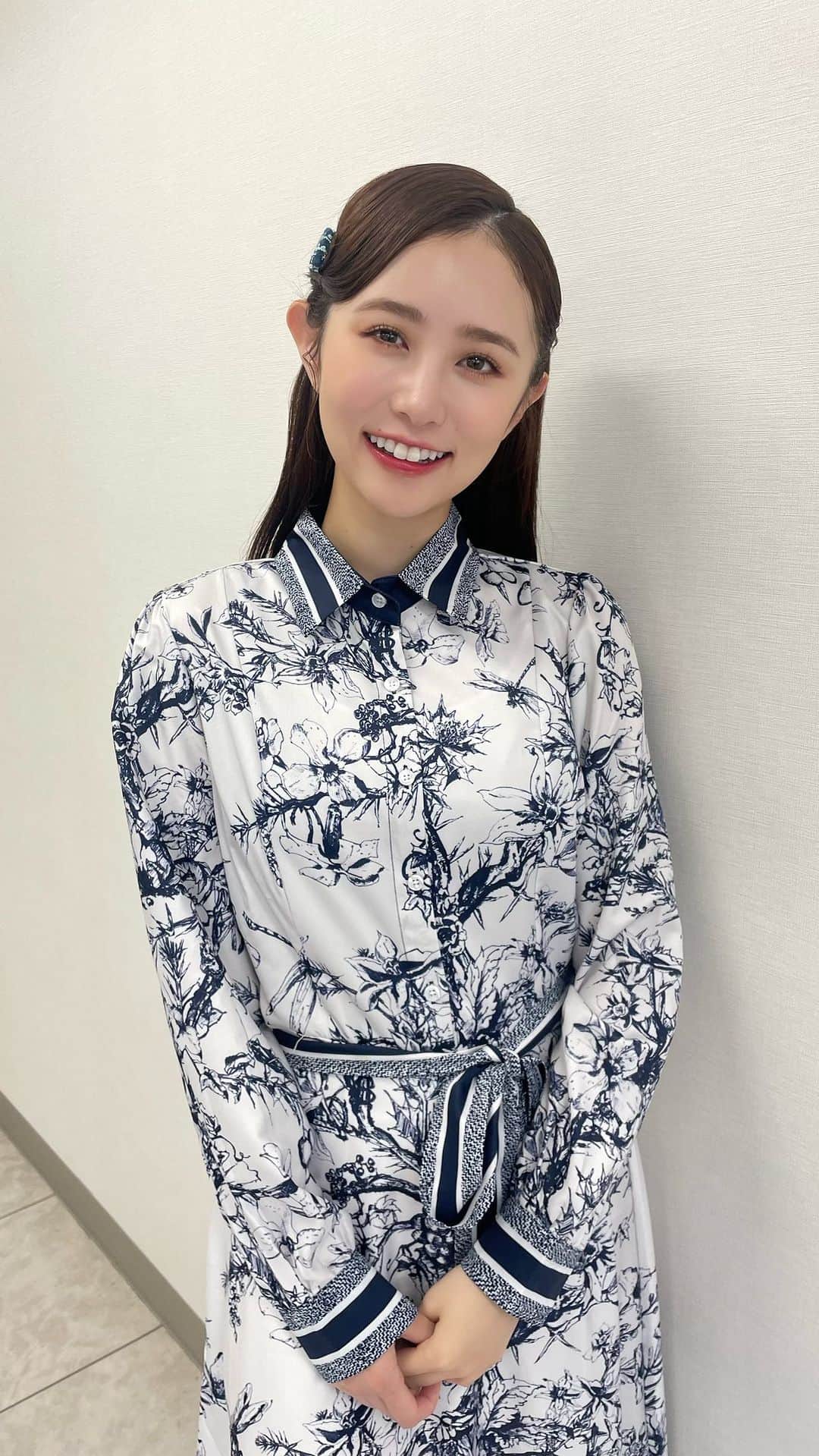 まつきりなのインスタグラム：「今日は美容についてご紹介させて下さい🤍  お願いしてる美容のプロ達↓ ヘアメイク @hairmake.asuka  ソニックフィット @rillee_on  まつげパーマ @kshnnnn  ホワイトニング＆クリーニング @faithdental_anniversarydental  髪質改善トリートメント @ogawa_yuya_  ジム @estretch.gym  カラー @sae__ishihara   いつも丁寧にありがとうございます🙇✨ 毎月のサポートのおかげで表に出れております。。 継続して頑張るぞ〜！！  #PR#美容DAY#beautyday#makeup」