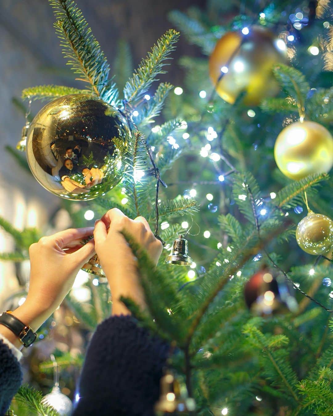 覚王山ル・アンジェ教会さんのインスタグラム写真 - (覚王山ル・アンジェ教会Instagram)「⭐️クリスマスイベントのお知らせ⭐️  12月よりクリスマスイベントが開催となります！ 外観にはイルミネーションが点灯しておりますので、お近くにお立ち寄りの際にはぜひヨーロッパの街並みとともにお楽しみください！ また今年は12月20日と24日限定で温かいお飲み物や、お正月に向けてしめ縄など販売予定となります。 2枚目のチラシをぜひご覧くださいませ♡  【ゴスペルコンサート】 12月20日（水） 1部：17時開場・17時30分開演  2部：19時開場・19時30分開演  ※要予約 Livepocket ticketよりチケットのご購入をお願いします  〈料金〉 大人2,000円、小学生以下500円※未就学児無料  【クリスマス特別礼拝】 12月24日（日） 18時30分開場・19時開演  〈料金〉 無料  皆様のご参加ぜひお待ちしております！  #覚王山ルアンジェ教会  #覚王山ル・アンジェ教会  #イルミネーション #イルミネーションデート  #TAKAMIBRIDBL #覚王山」11月8日 17時57分 - kakuozan_anges
