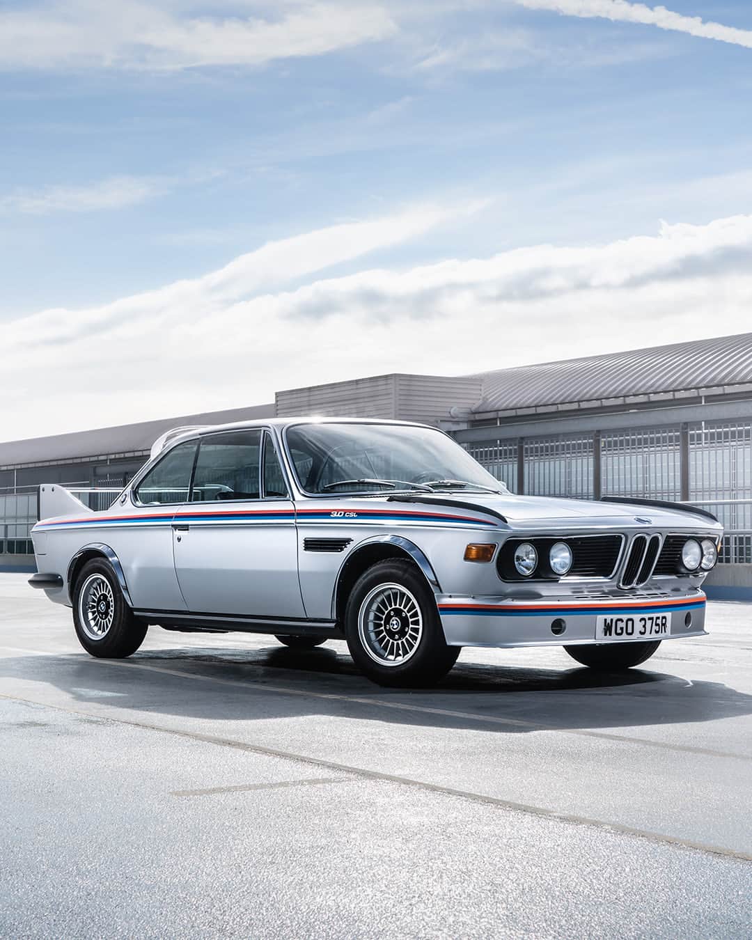 BMWのインスタグラム：「Watch for my signal 🦇  The 1972 3.0 CSL. #BMWClassic #BMW」