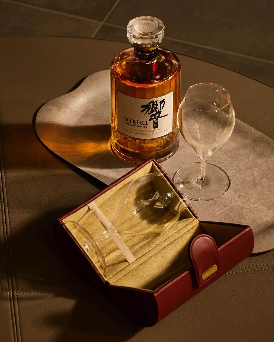 響 | SUNTORY WHISKY HIBIKIのインスタグラム：「. HIBIKI TIME ~二十四節気・立冬~  晩秋の旅、携えたグラスを取り出して。 On a late autumn journey, take out the glasses you brought.  #hibiki #響 #hibiki_time #二十四節気 #24seasons #立冬 #ritto #withnature #旅 #trip #グラス #glass」